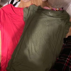 2 t-shirts pink and army green loose fit